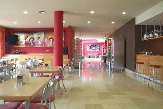 Mar Rovacias 3* كوميلاس